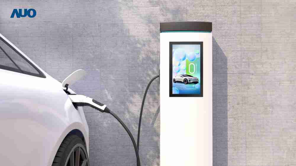 友達〝EVSE車用充電樁解決方案〞專為電動汽車充電樁設計，，，具有高亮度、、、克服戶外艱難環境的耐溫、、、耐紫外線等特性，，，，並搭載散熱性及擴充性強的高效能工業電腦，，，可實現人機互動訴求，，，如資訊顯示、、、、支付等應用